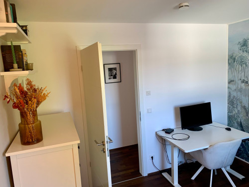 Exclusive Furnished 2-Bedroom Apartment with Balcony and Parking – Just 15 Minutes by Train to Düsseldorf - Gallery - 8