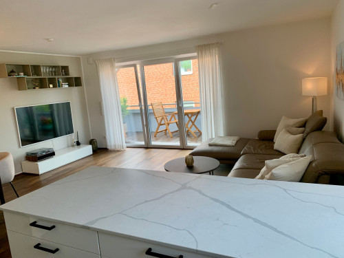 Exclusive Furnished 2-Bedroom Apartment with Balcony and Parking – Just 15 Minutes by Train to Düsseldorf