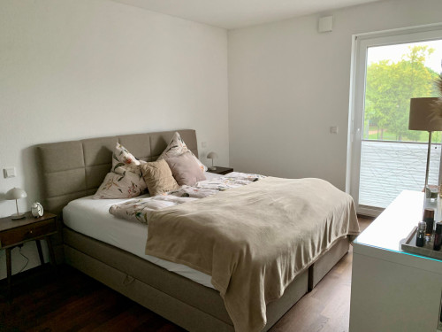 Exclusive Furnished 2-Bedroom Apartment with Balcony and Parking – Just 15 Minutes by Train to Düsseldorf