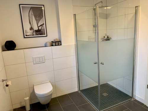 Exclusive Furnished 2-Bedroom Apartment with Balcony and Parking – Just 15 Minutes by Train to Düsseldorf - Gallery - 5