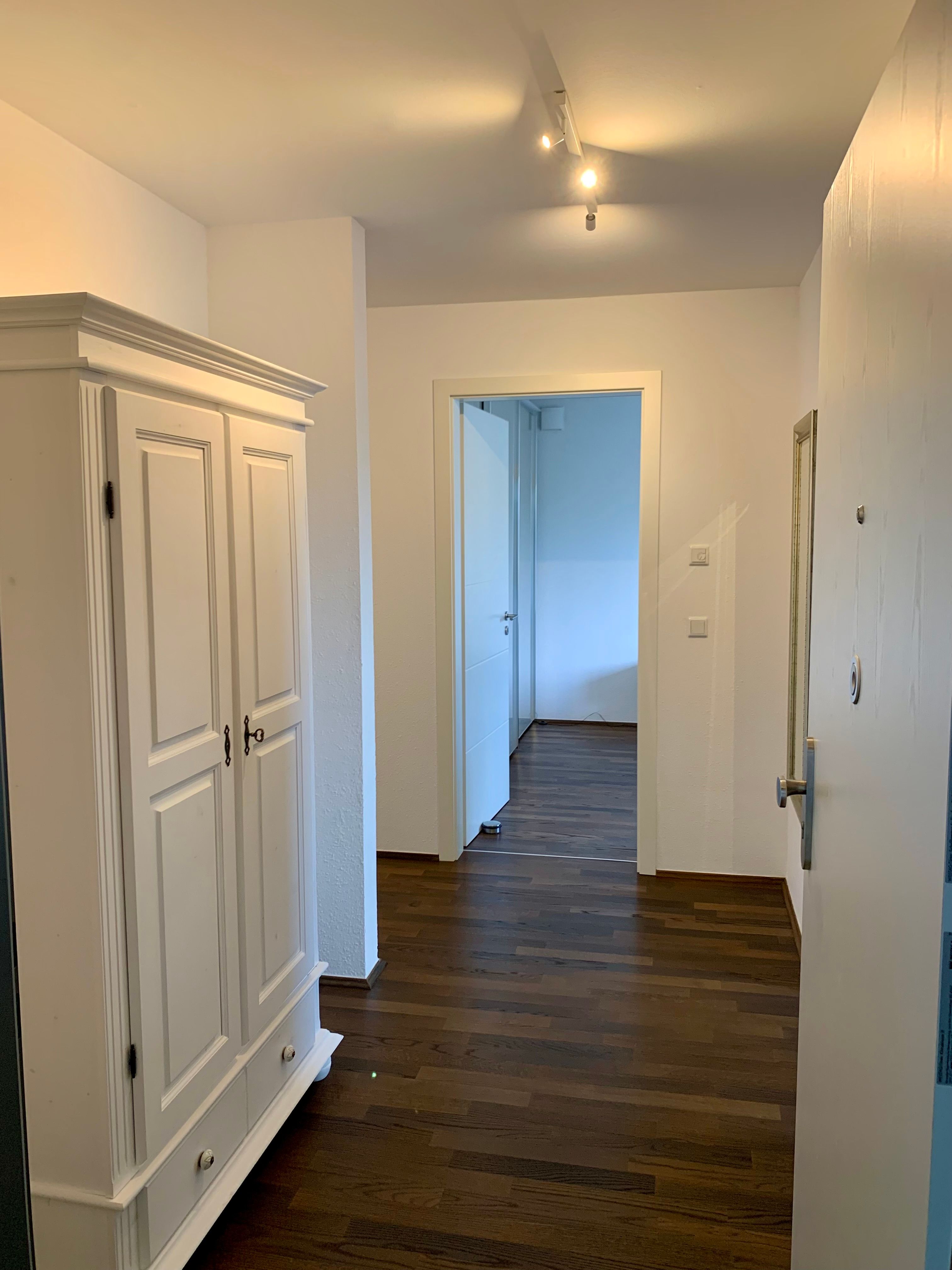 Exclusive Furnished 2-Bedroom Apartment With Balcony And Parking – Just 15 Minutes By Train To Düsse - 2