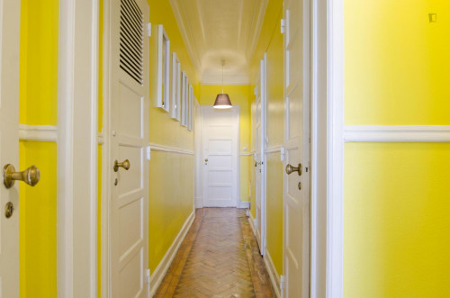 Colourful double bedroom near UAL - Universidade Autónoma de Lisboa - Gallery - 12