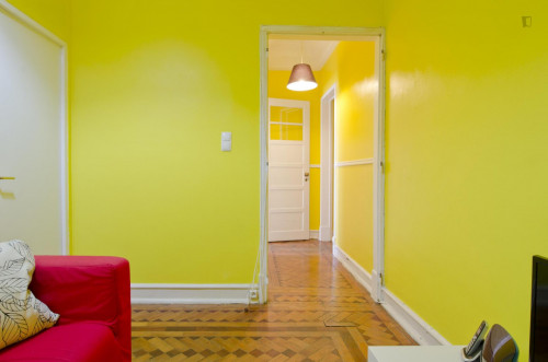 Colourful double bedroom near UAL - Universidade Autónoma de Lisboa - Gallery - 6