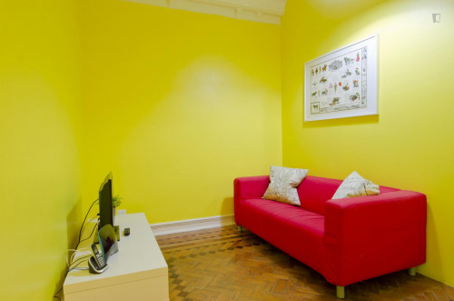 Colourful double bedroom near UAL - Universidade Autónoma de Lisboa  - Gallery -  5