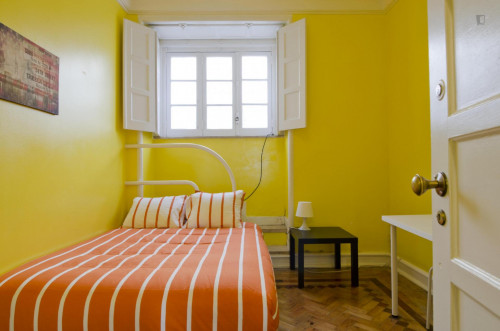 Colourful double bedroom near UAL - Universidade Autónoma de Lisboa