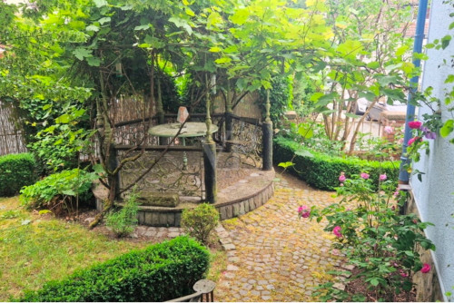 Dreamy Farmhouse for Rent in Dorfweil – Perfect for Home Office, Family Living, and More