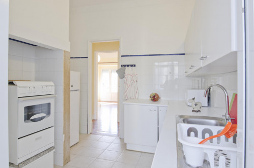 Bright single bedroom with a sunny balcony near Campo Pequeno - Gallery - 6