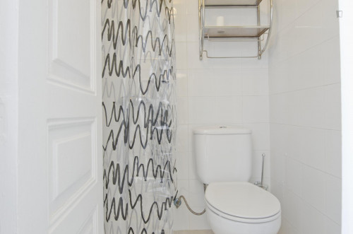 Bright single bedroom with a sunny balcony near Campo Pequeno - Gallery - 10