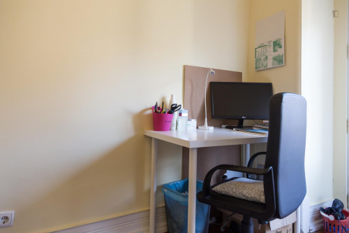 Bright single bedroom with a sunny balcony near Campo Pequeno  - Gallery -  5