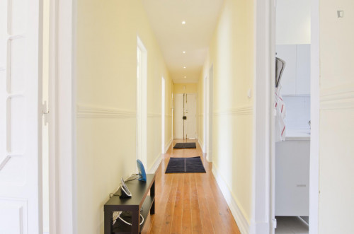 Bright single bedroom with a sunny balcony near Campo Pequeno - Gallery - 12