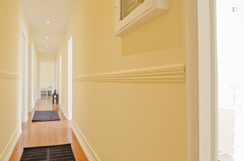 Bright single bedroom with a sunny balcony near Campo Pequeno - Gallery - 11
