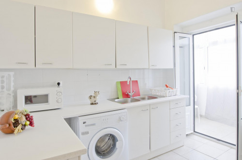 Bright single bedroom with a sunny balcony near Campo Pequeno - Gallery - 7