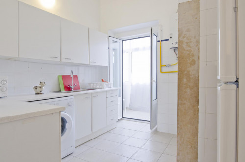 Bright single bedroom with a sunny balcony near Campo Pequeno - Gallery - 8