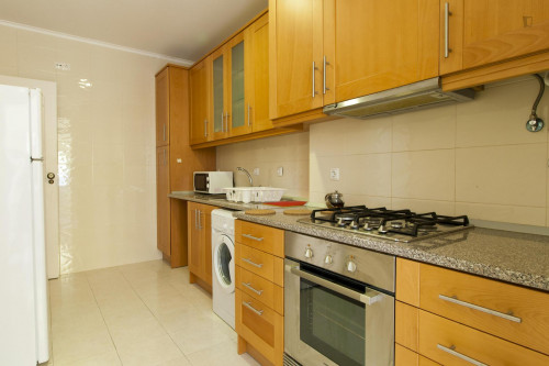 Single bedroom with balcony in 6-bedroom apartment next to IST - Gallery - 6
