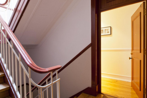 Single bedroom with balcony in 6-bedroom apartment next to IST - Gallery - 11
