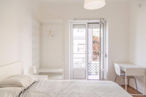 Intriguing double bedroom with ensuite bathroom not too far from Intendente metro station