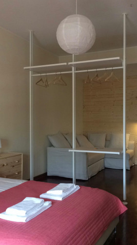Splendid double bedroom with balcony in Campolide