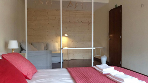 Splendid double bedroom with balcony in Campolide