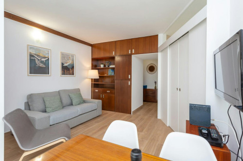Largo Girassol, Carcavelos