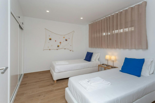 Largo Girassol, Carcavelos