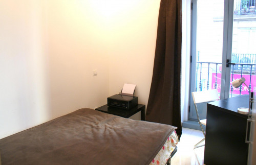 Double ensuite bedroom in 11-room apartment in the heart of Madrid