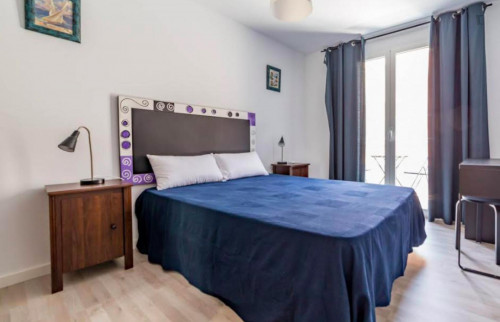 Double bedroom in a 3-bedroom apartment near Platja de la Malva-rosa
