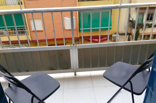 Double bedroom in a 3-bedroom apartment near Platja de la Malva-rosa