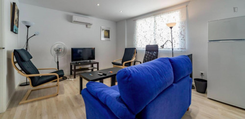 Double bedroom in a 3-bedroom apartment near Platja de la Malva-rosa