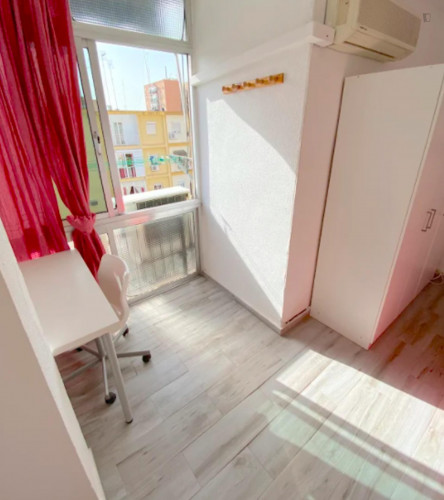 Deluxe sunny room near center with integrated terrace, AC, double bed, WIFI, TV