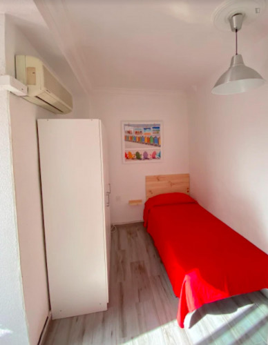 Deluxe sunny room near center with integrated terrace, AC, double bed, WIFI, TV