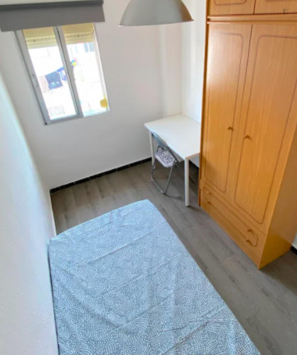 Double bedroom in a 4-bedroom apartment near Parque de Miraflores