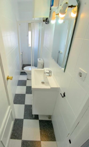 Double bedroom in a 4-bedroom apartment near Parque de Miraflores - Gallery - 9