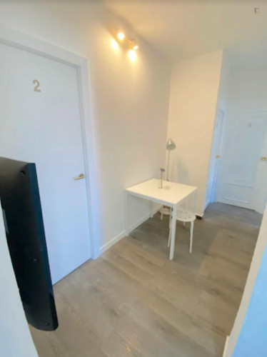 Premium room near center with AC, deluxe double bed, WIFI and TV for students  - Gallery -  5
