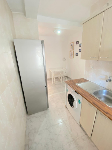 Double bedroom in a 4-bedroom apartment near ETSI (Escuela Técnica Superior de Ingeniería )