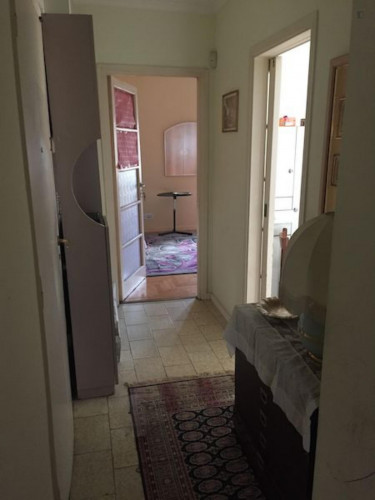 Bright double bedroom with balcony in a 3-bedroom apartment close to Bocconi University - Gallery - 5