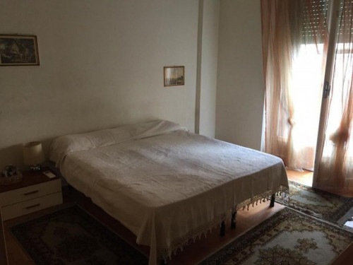 Bright double bedroom with balcony in a 3-bedroom apartment close to Bocconi University