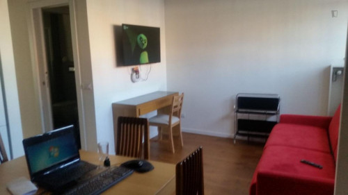Double ensuite bedroom in a beautiful 2-bedroom apartment not far from Bocconi University