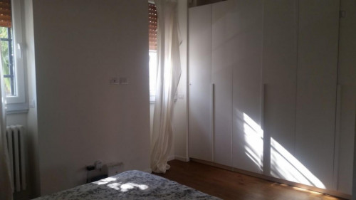 Double ensuite bedroom in a beautiful 2-bedroom apartment not far from Bocconi University