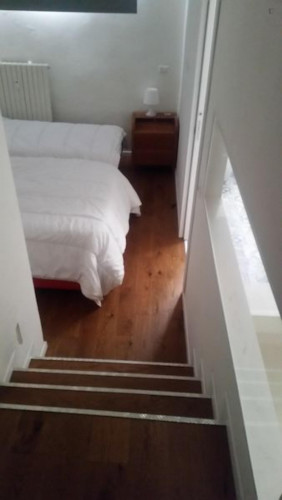 Double ensuite bedroom in a beautiful 2-bedroom apartment not far from Bocconi University