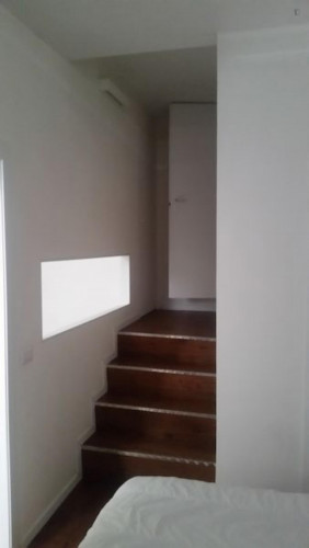 Double ensuite bedroom in a beautiful 2-bedroom apartment not far from Bocconi University