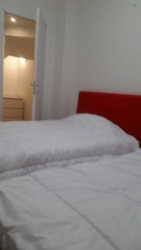 Double ensuite bedroom in a beautiful 2-bedroom apartment not far from Bocconi University