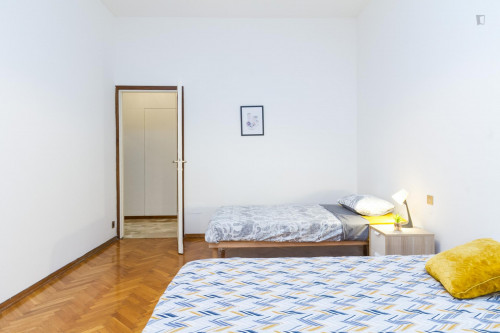 Lovely single bedroom close to Marangoni Fashion Institute