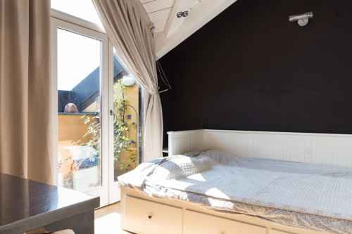 Cool single bedroom close to Bocconi