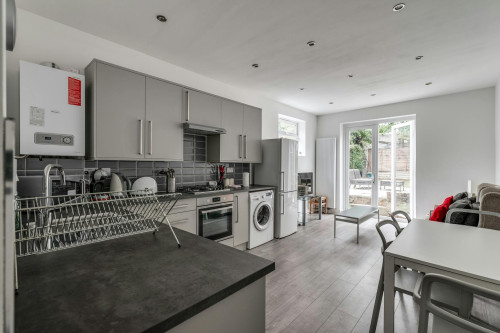 Mostyn Avenue, Wembley - Gallery - 9