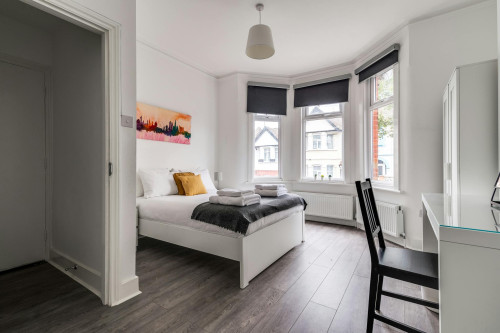 Mostyn Avenue, Wembley