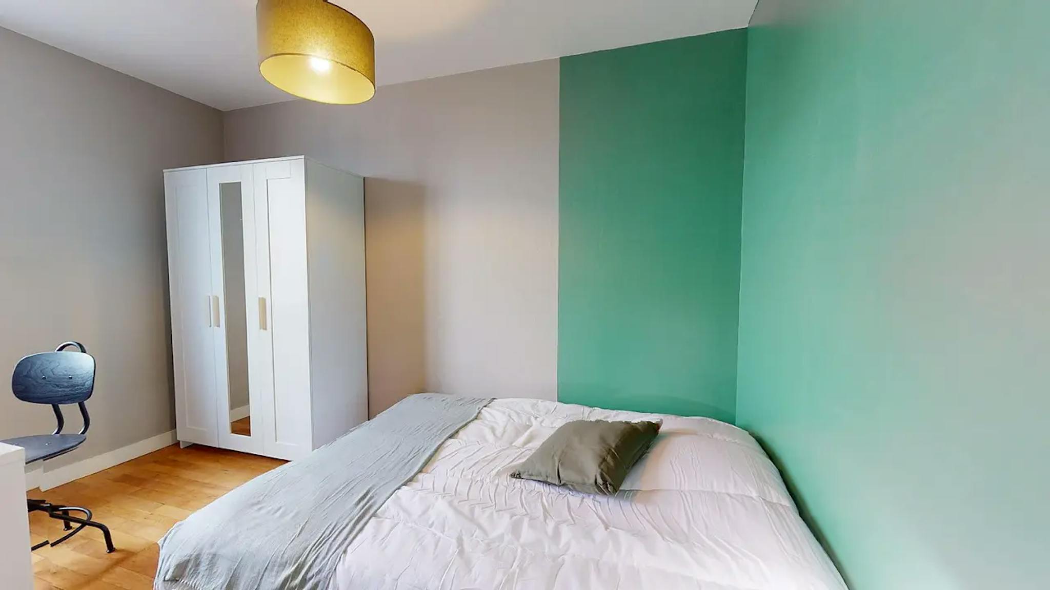 Private Room - Rue Garibaldi, Lyon - Gallery - 2