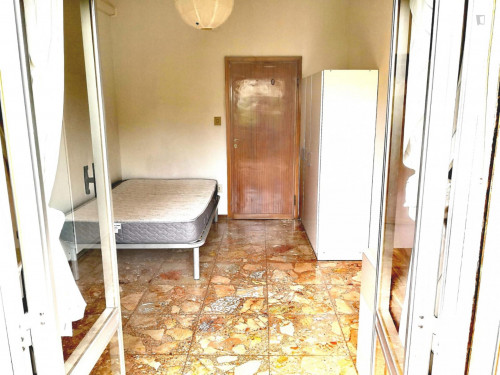 Cosy single bedroom with balcony close to Bologna Centrale station
