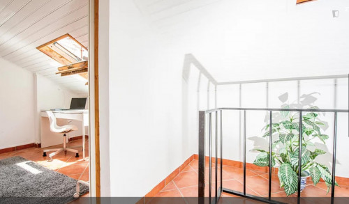 Awesome single bedroom in Carcavelos