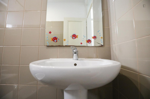 Nice double bedroom in a 5-bedroom apartment - Gallery - 7