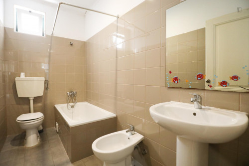 Nice double bedroom in a 5-bedroom apartment - Gallery - 6